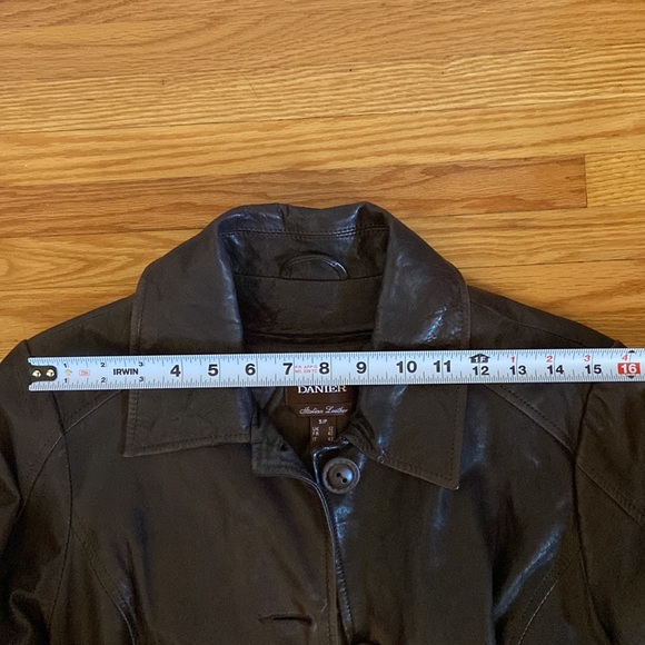 Vintage Danier 3/4 length (zip out lining) leather coat - Picture 10 of 11